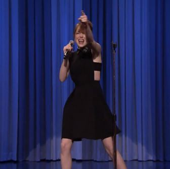 emma stone lip synching