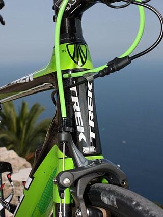 Inside the head tube lies a new asymmetrical E2 tapered steerer tube that is slightly bulged on the sides for better handling but pared down on the front and back sides for more flex over bumps.