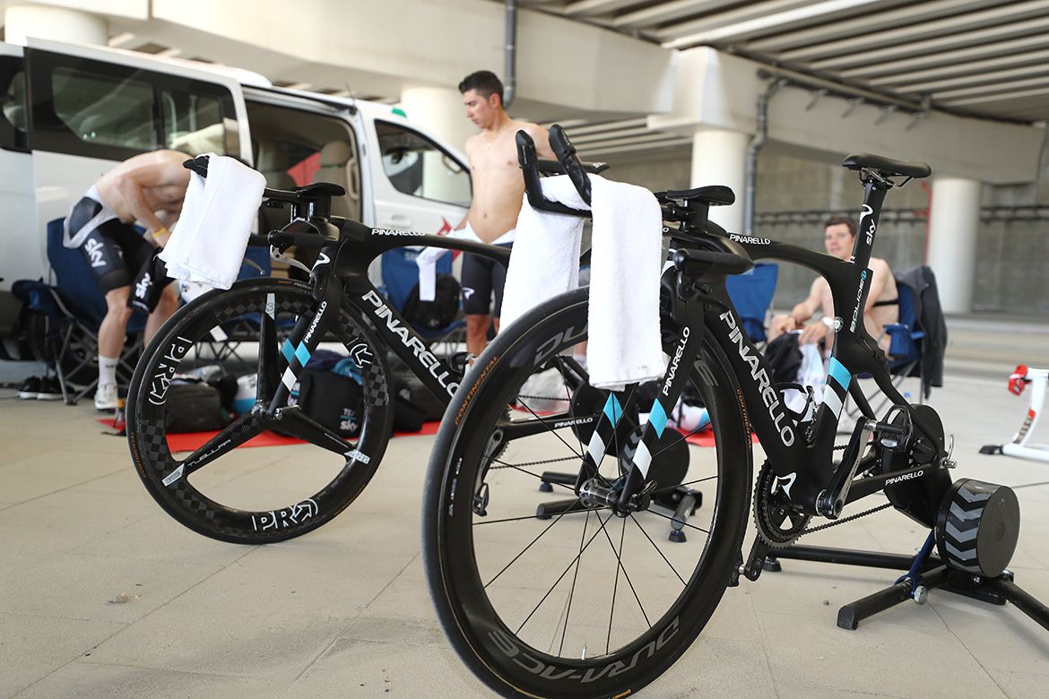 Team Sky gets ready