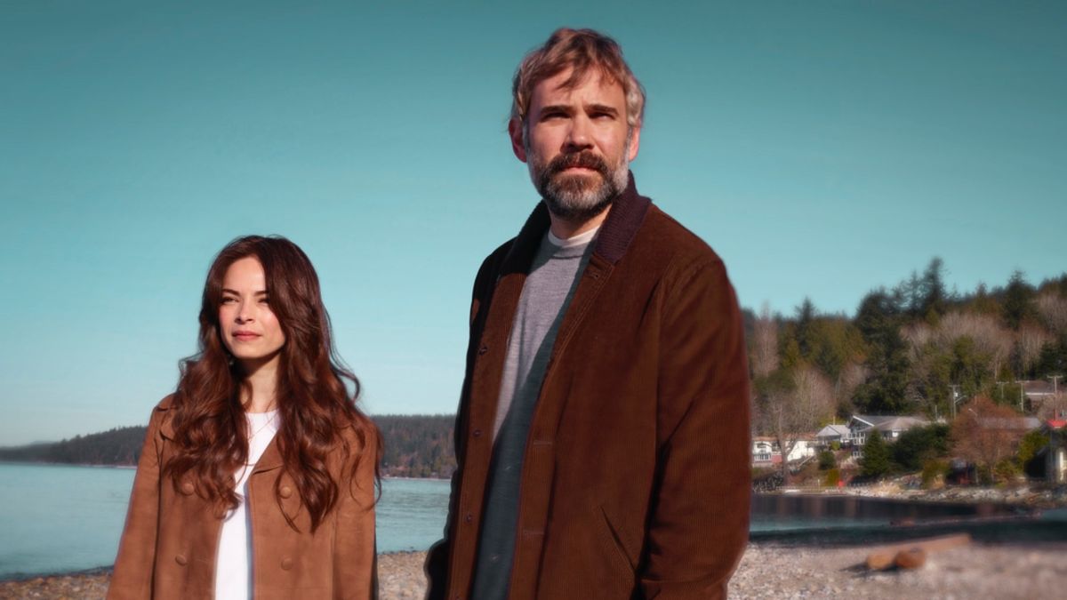 Murder In A Small Town Star Rossif Sutherland Explains Why He ‘Wasn’t Particularly Excited’ About Fox’s New Drama Before Kristin Kreuk Was Cast