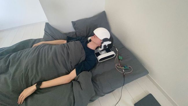 This Sleepy Vr Headset Lets You Lie Down While Playing Games – But Is