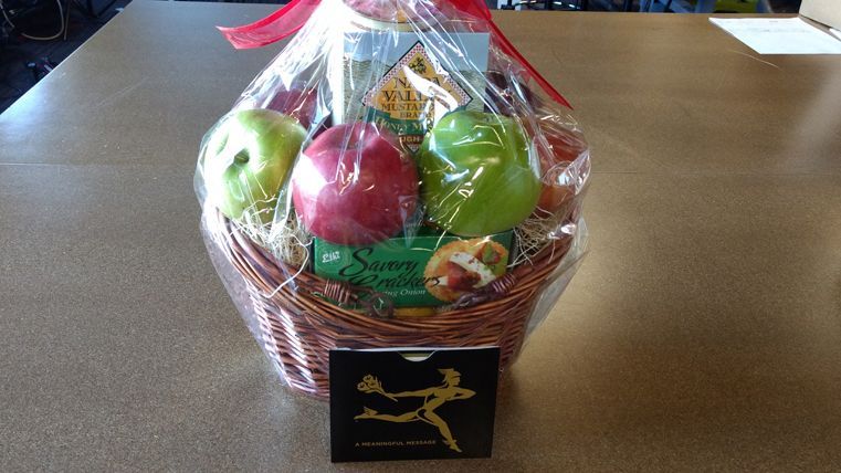 When we pulled this basket out of the shipping box it had a great scent of ripe apples.