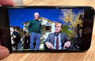 L'iPhone SE 2022 exécutant Netflix sous 5G