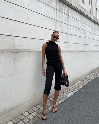 Sophisticated Fashion Trends: @ingridedvinsen wears black capri pants with a black tank and mules