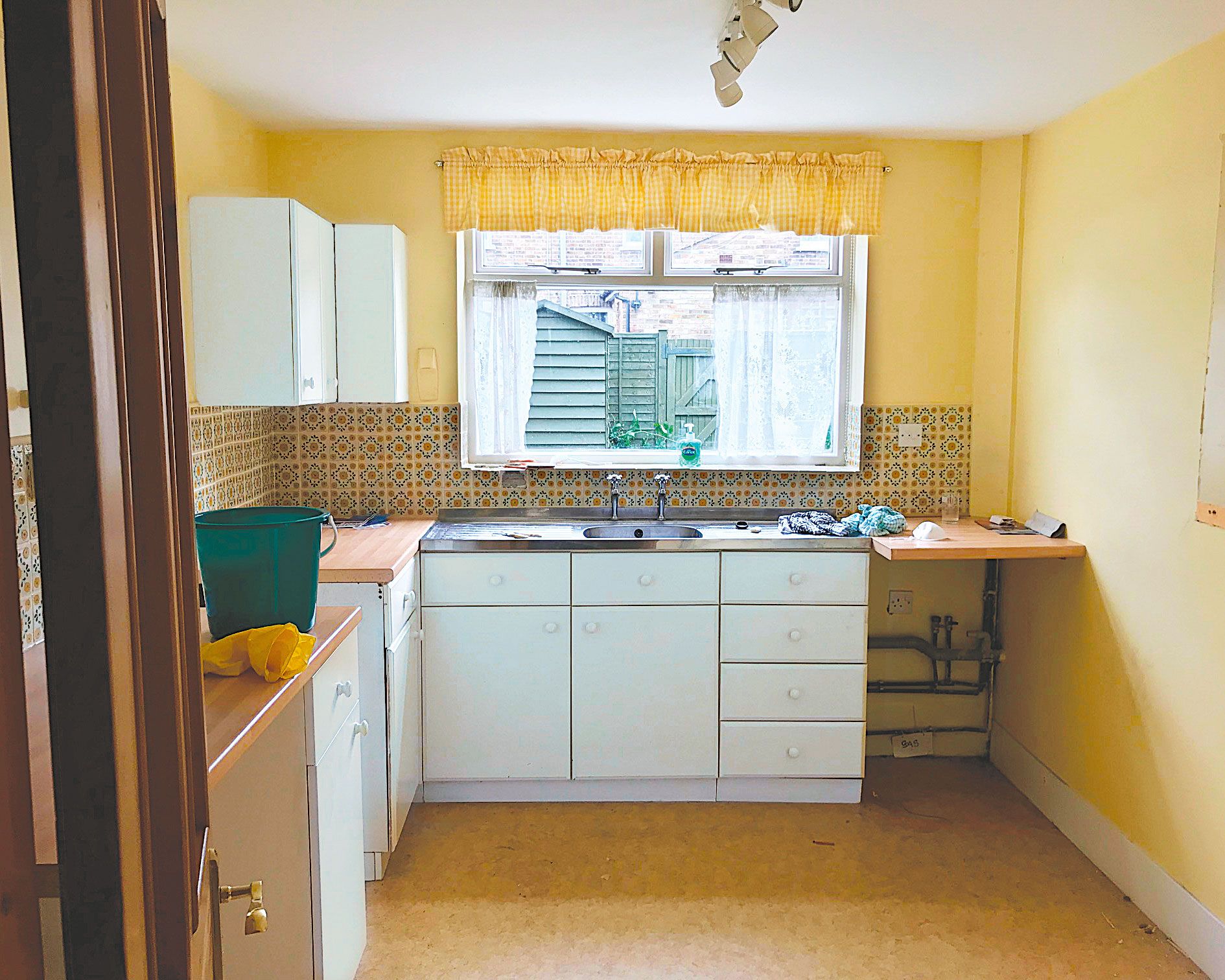 Rumah bergaya Victoria telah diperluas ke luar dan ke atas untuk menciptakan rumah yang ringan, lapang, dan ramah