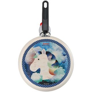 unicorn pancake pan with rubber band and white background