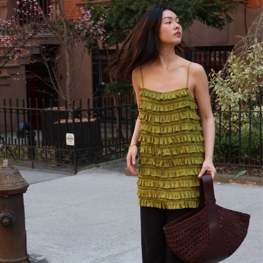 Influencer @mimixn wears a green top with a chocolate brown bag.