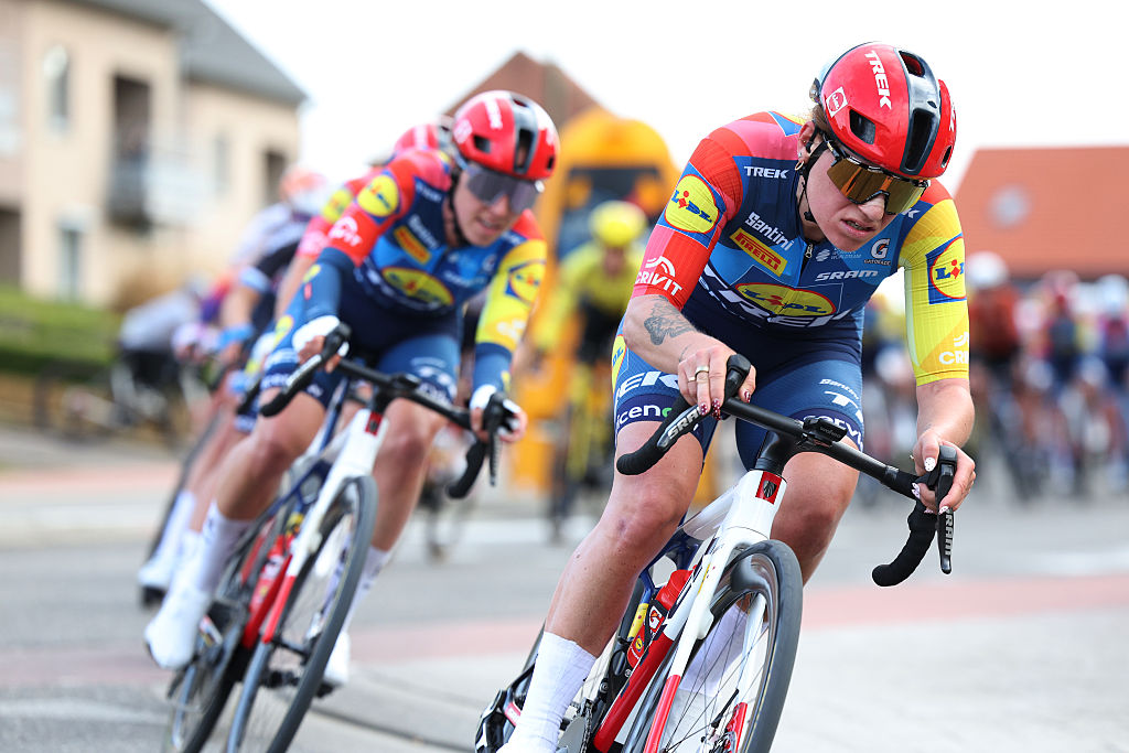 Ronde de Mouscron: Clara Copponi blasts away opposition to clinch powerful bunch sprint victory