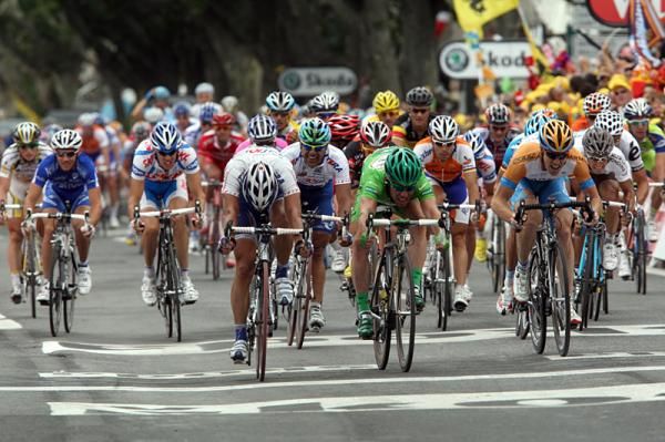The bunch sprint behind Voeckler goes to Ignatiev - just barely holding on from the break.
