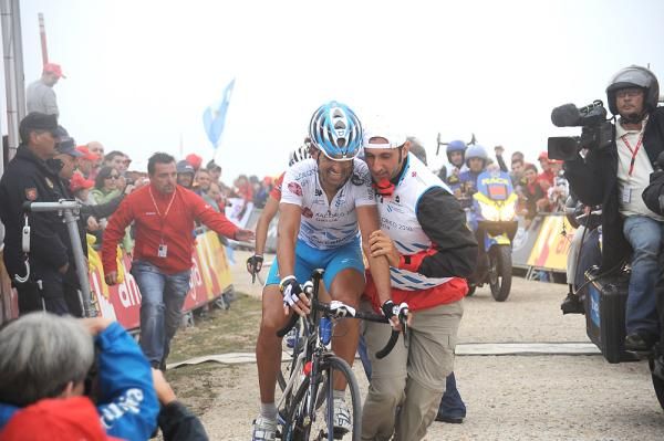 Mosquera poured everything into the final few kilometres, but couldn't unseat Nibali