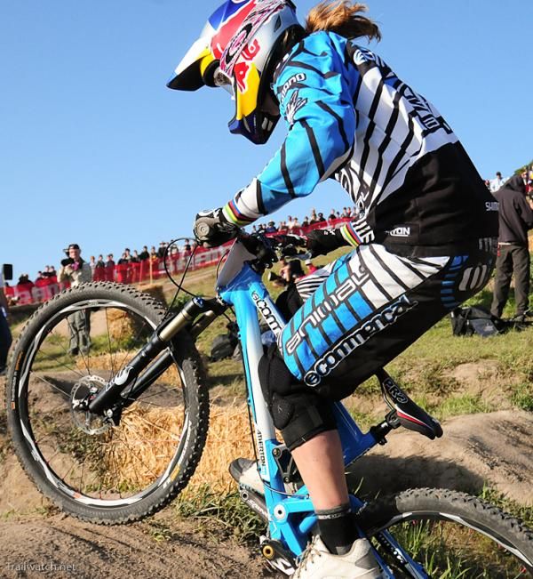 Rachael Atherton (Commencal) races to second place