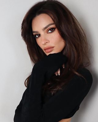 EmRata trägt Make-up-Trends für den Herbst