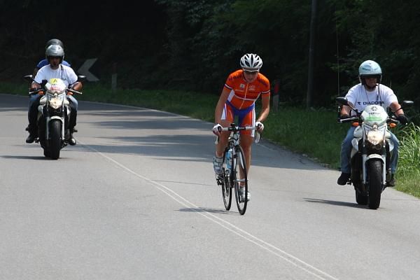 Annemiek Van Vleuten (Netherlands) gained space, but not enough to stat away.