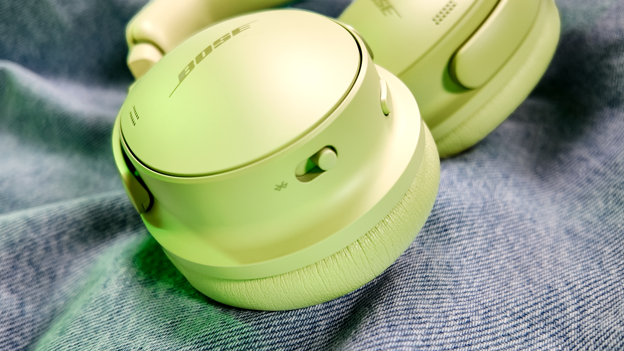 The Bluetooth switch on the Bose QuietComfort Headphones (2nd Gen)