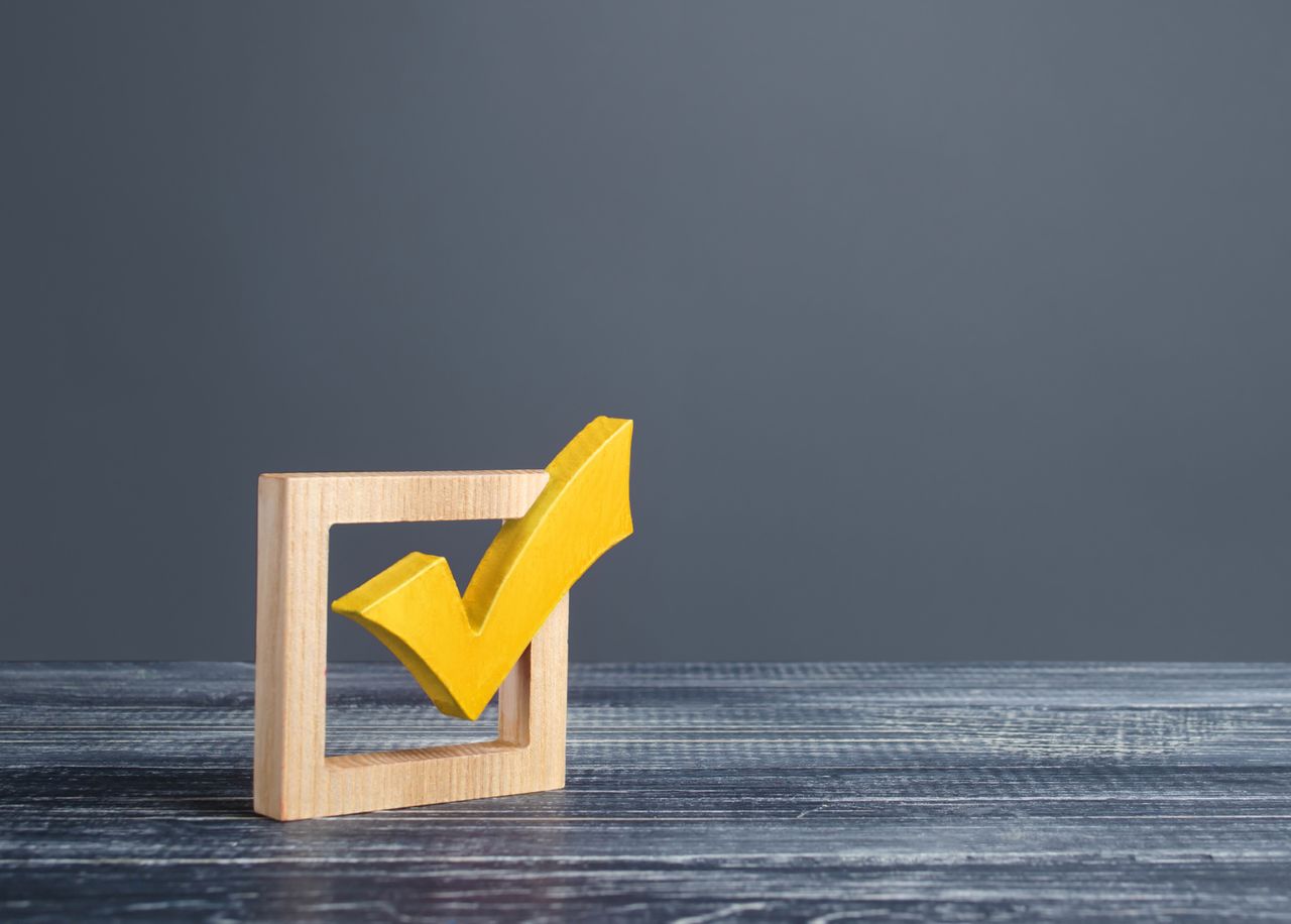 rendering of a wooden box with a yellow check mark inside