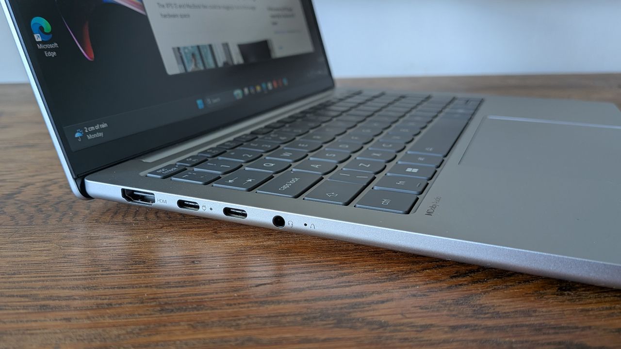 The Lenovo Idea Pad Slim 5x Gen 11 on a desk