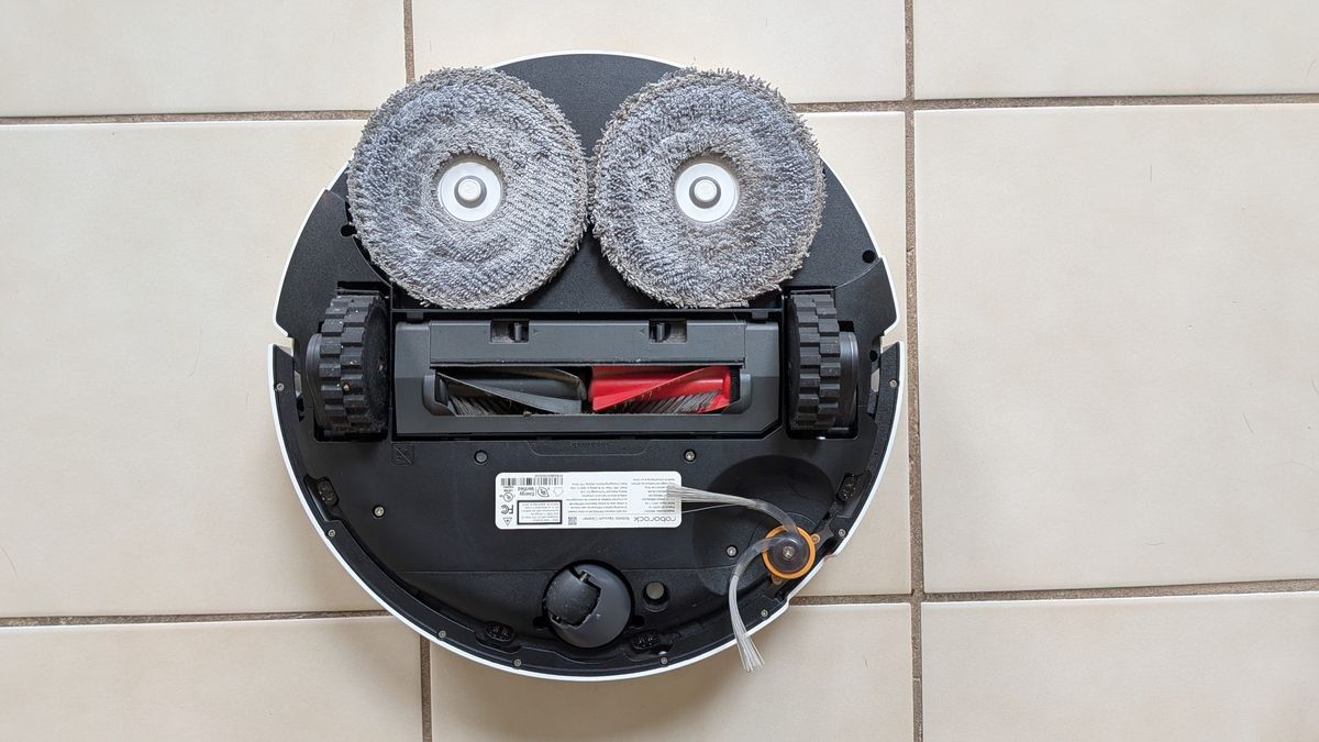 Underneath of Roborock Qrevo 2 Pro