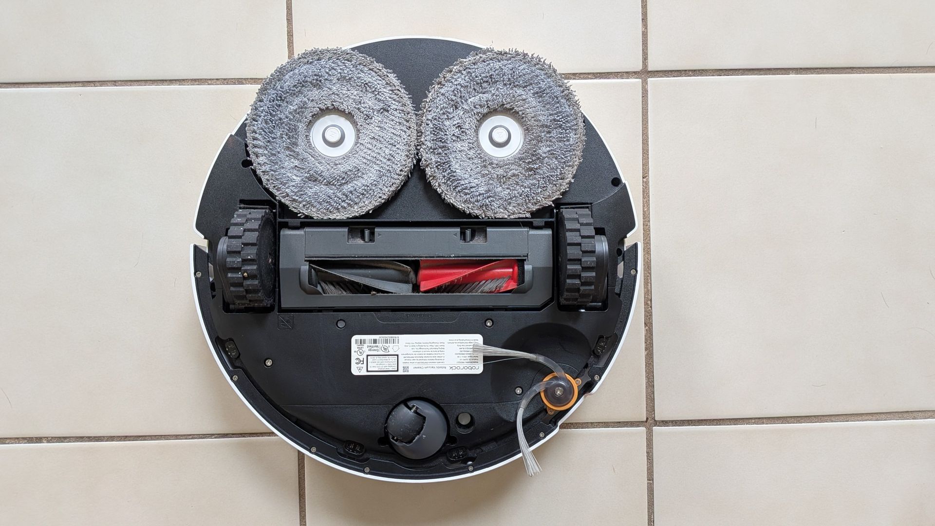 Underneath of Roborock Qrevo 2 Pro