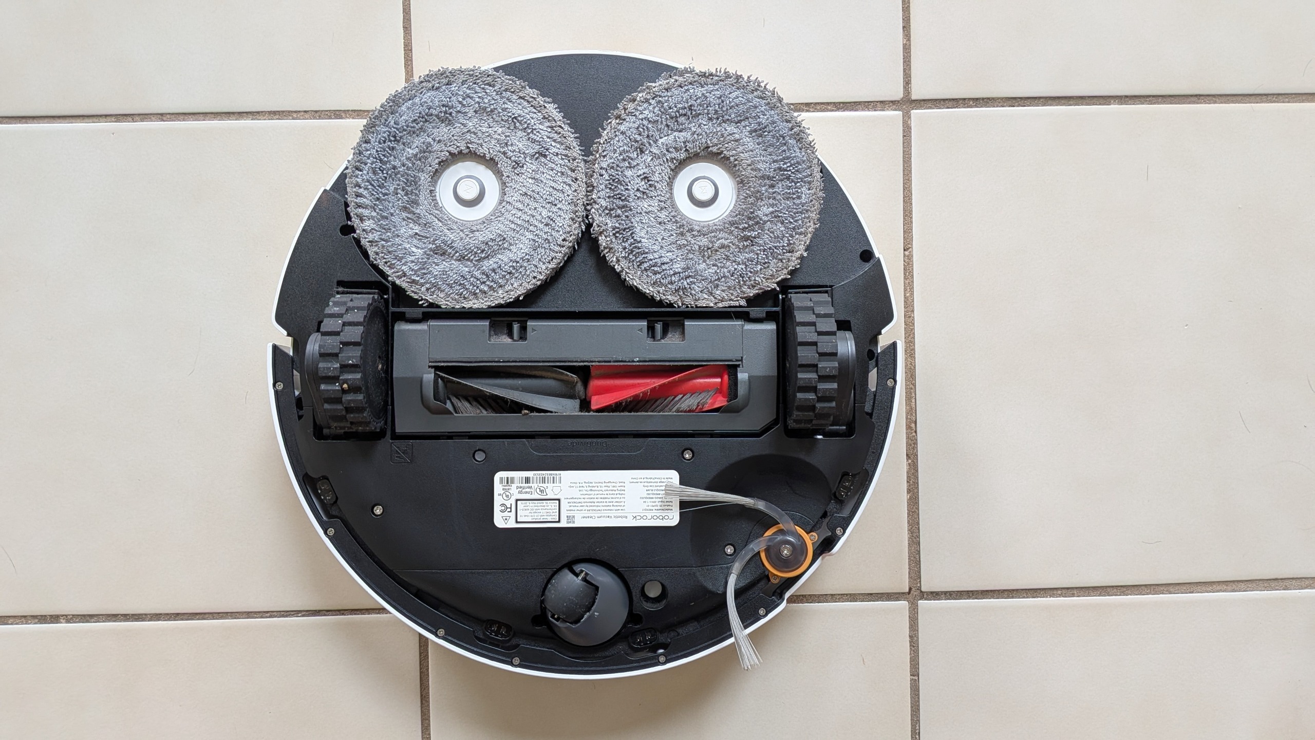 Underneath of Roborock Qrevo 2 Pro
