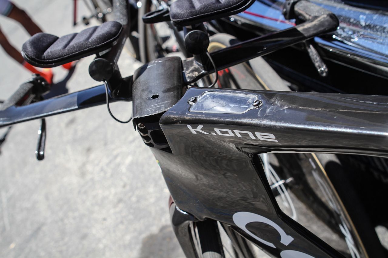 The integrated cockpit of the Colnago K.Zero includes internal cable routing