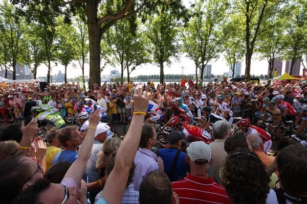 At the start in Rotterdam, the fans were out in huge numbers.