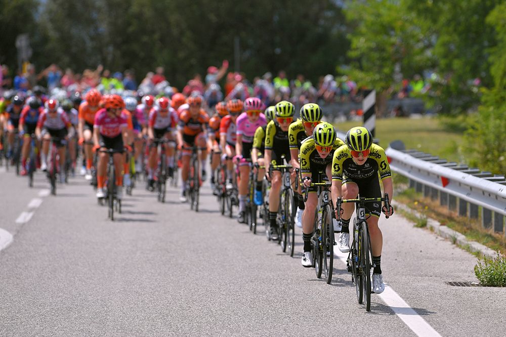 Mitchelton-Scott line up to support Annemiek van Vleuten at the Giro Rosa