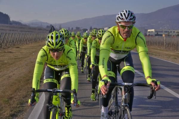 Mario Cipollini leads the MCipollini-Giambenini-Gauss team on a training ride.