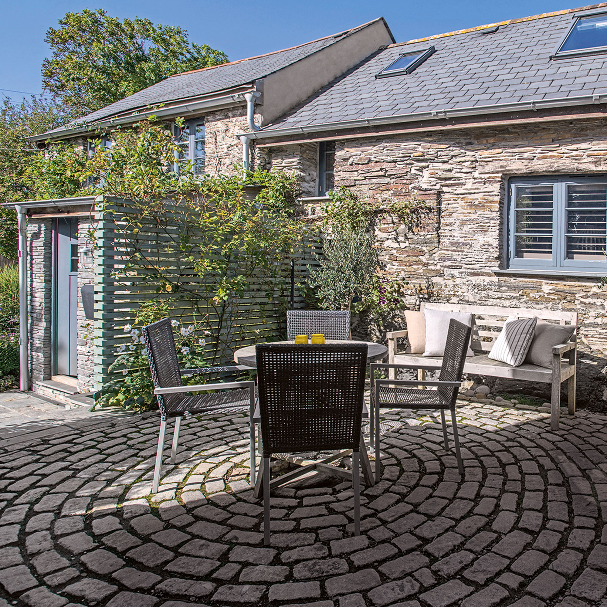 Front garden with brick paving