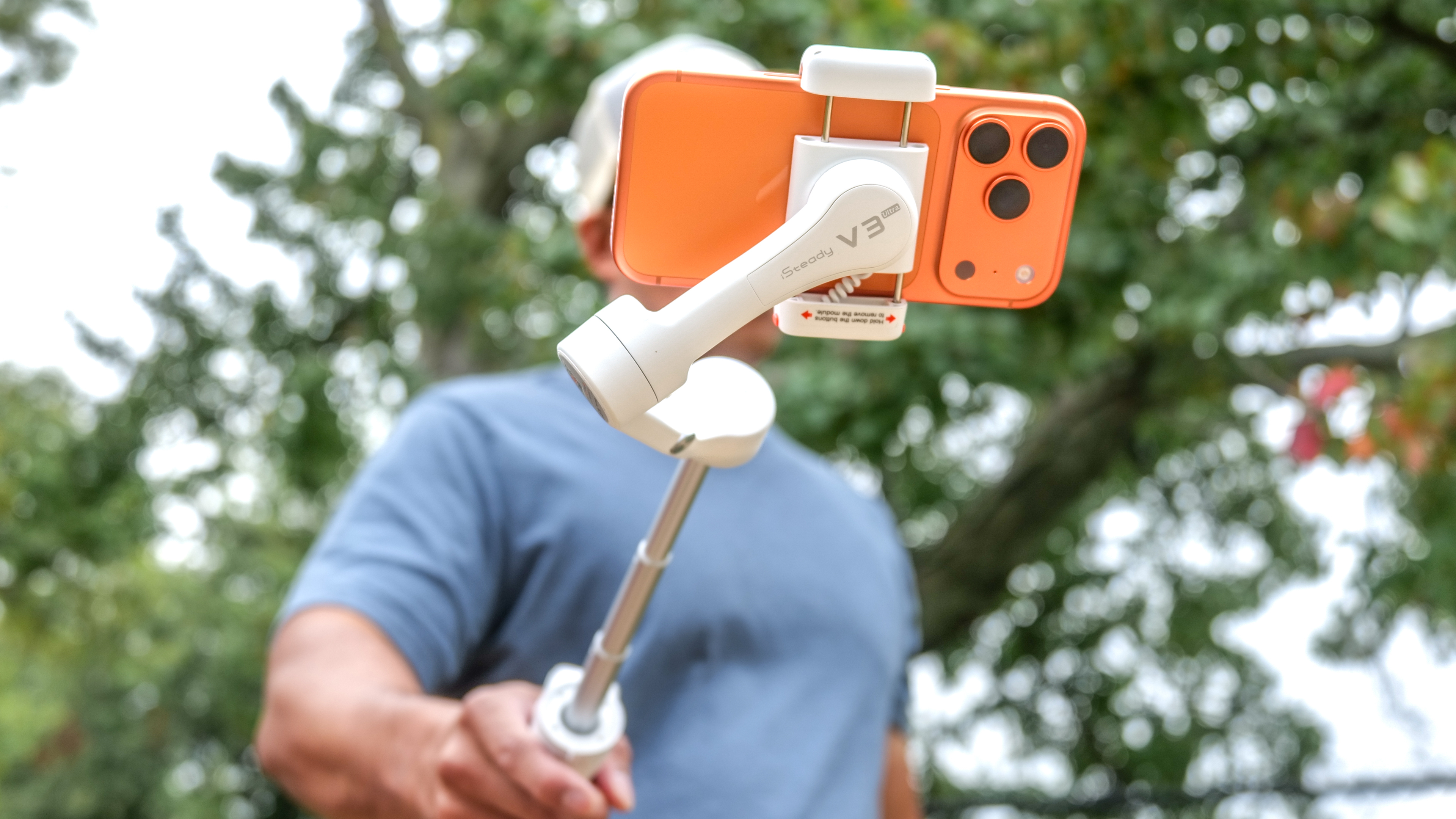 Hohem iSteady V3 Ultra using selfie stick mode.