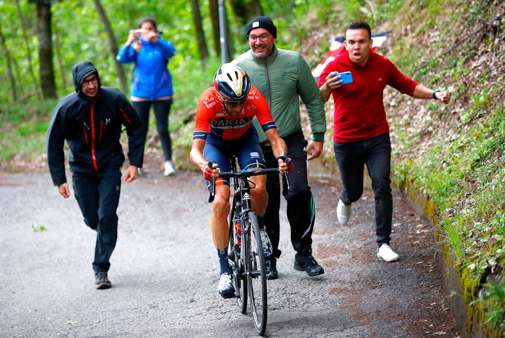 Vincenzo Nibali on the attack at the Giro d'Italia during stage 16