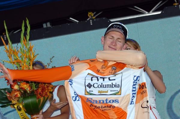 Greipel pulls on the final leader's jersey of this year's race