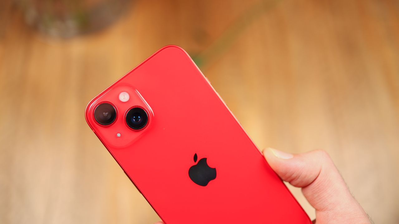 A photo of the iPhone 14 in red