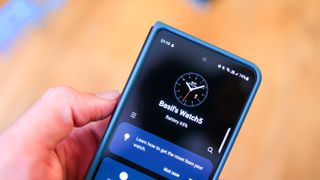 For å få glede av all funksjonaliteten i Watch 5, må du laste ned appene Samsung Wearable (avbildet over), Samsung Health og Samsung Health Monitor.
