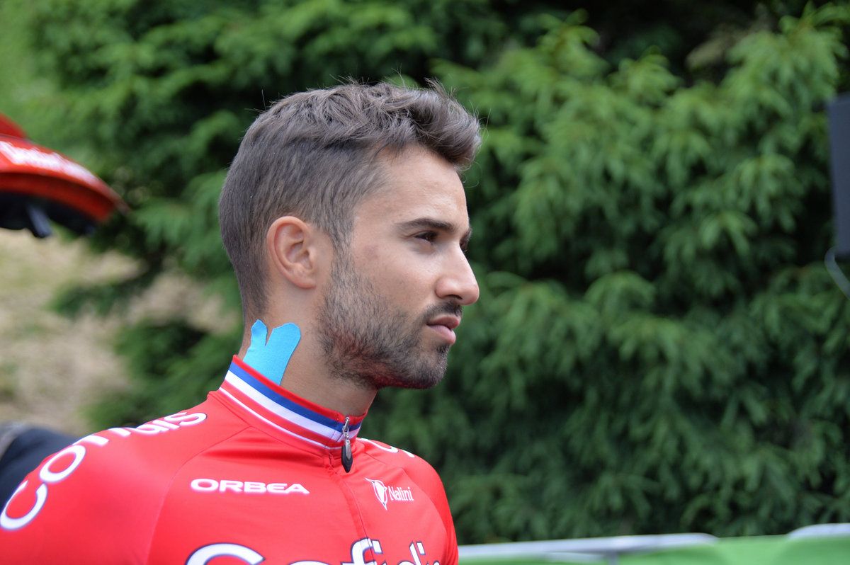 Nacer Bouhanni with strapping on his neck