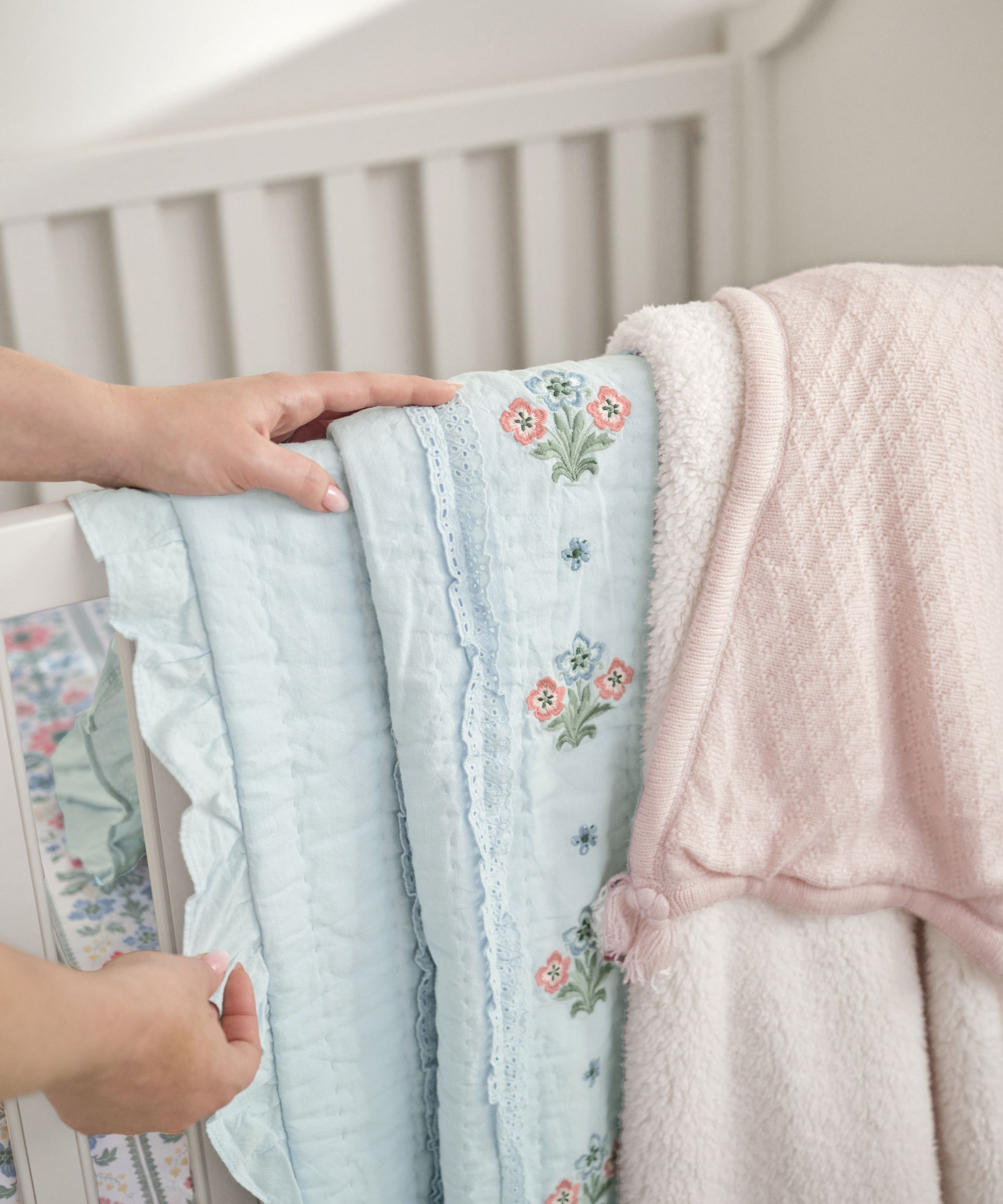 pottery barn pics of taylor and tay lautner's nursery