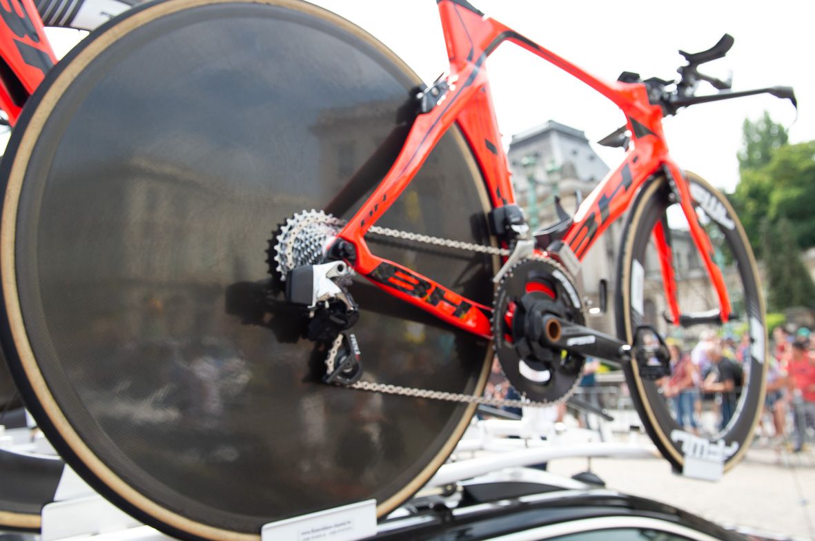Arkea-Samsic were using unbranded rear carbon wheels on their BH time trial bikes