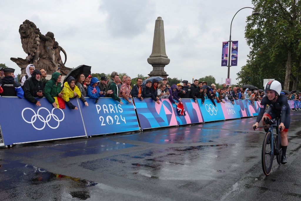 Britain's Anna Henderson cycles as she competes in the women's road cycling individual time trial during the Paris 2024 Olympic Games in Paris, on July 27, 2024. (Photo by Emmanuel DUNAND / AFP)
