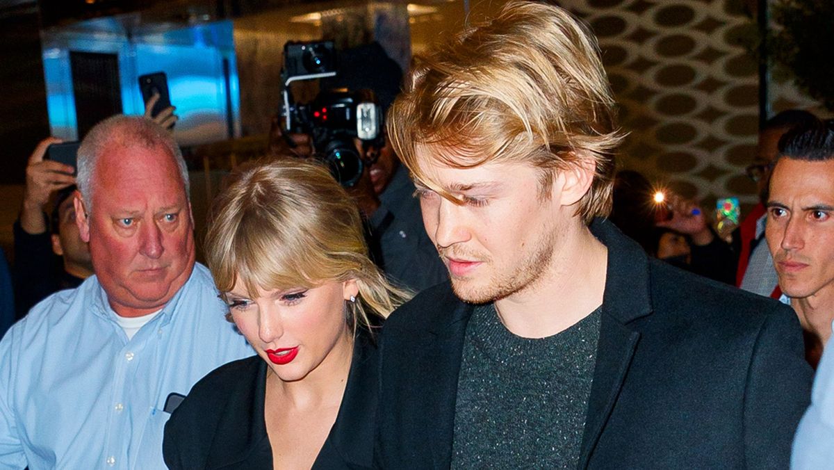Joe Alwyn ist ein Jahr nach der Trennung von Taylor Swift „verabredet und ...
