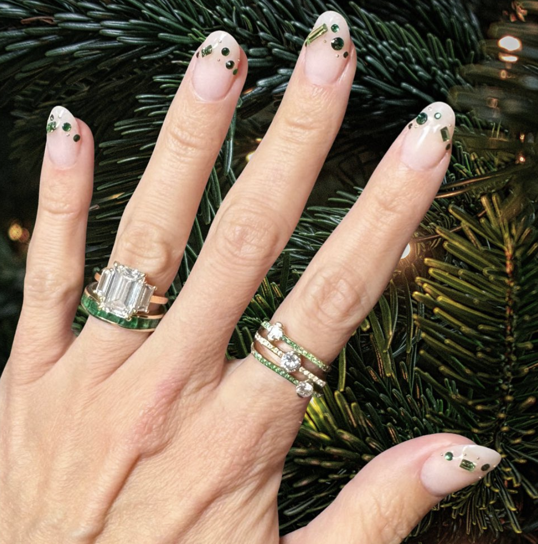 Outlined French manicure