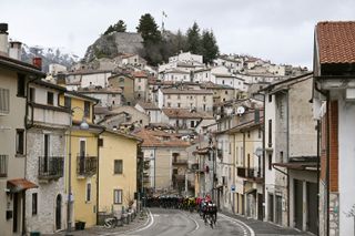 Tirreno-Adriatico stage 4 LIVE - A strong talent filled break gets a good early gap on peloton