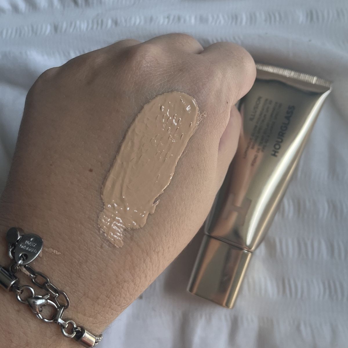 Amelia swatching Hourglass illusion foundation