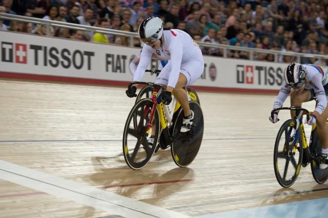 Shuang Guo (China) wins the women's keiran ahead of world champion Kristina Vogel (Germany)