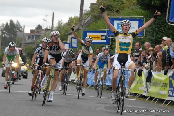 The sprint is won by Kai Reus.