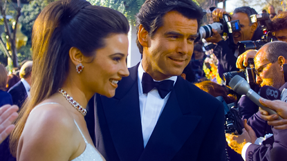 ournalist Keely Shaye Smith and actor Pierce Brosnan attend the 68th Academy Awards at the Dorothy Chandler Pavilion, March 25, 1996 in Los Angeles, California.