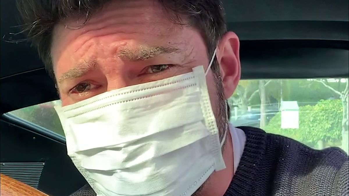 Karl Urban and Billy Butcher just want you to wear a mask. Pretty please.