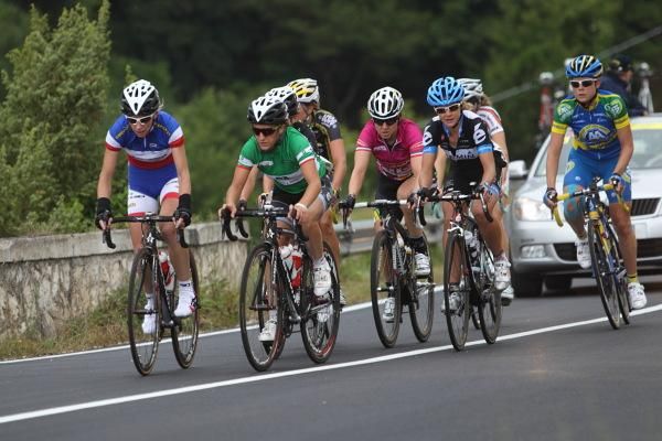 Christel Ferrier-Bruneau and Valentina Scandolara (Gauss Rdz Ormu) at the front of the break