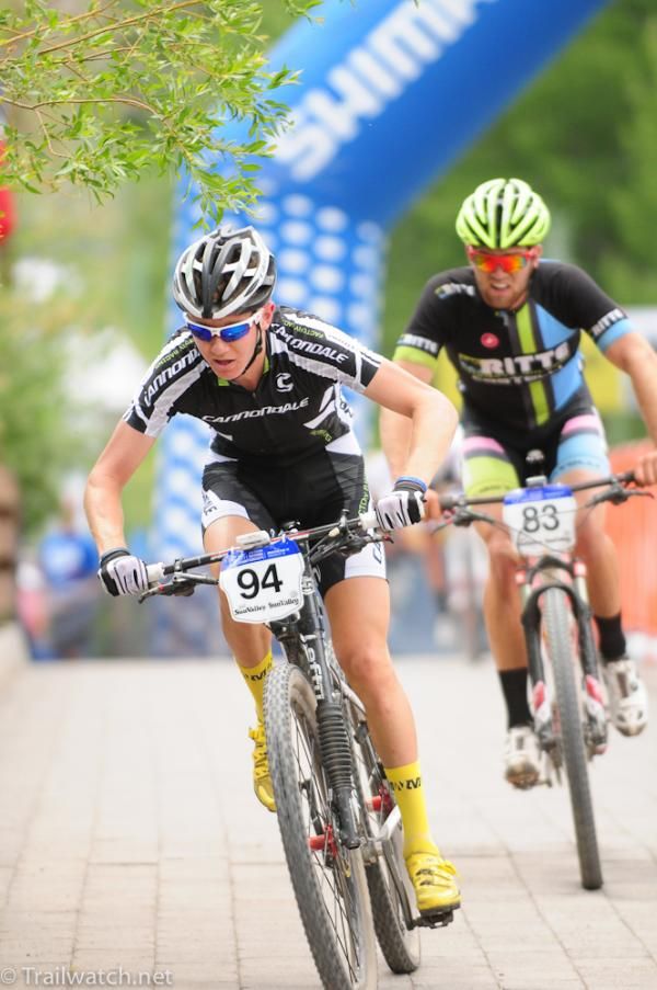 Keegan Swenson (Cannondale) leading Tobin Ortenblad (Ritte Elite U-23 Devo) over the bridge