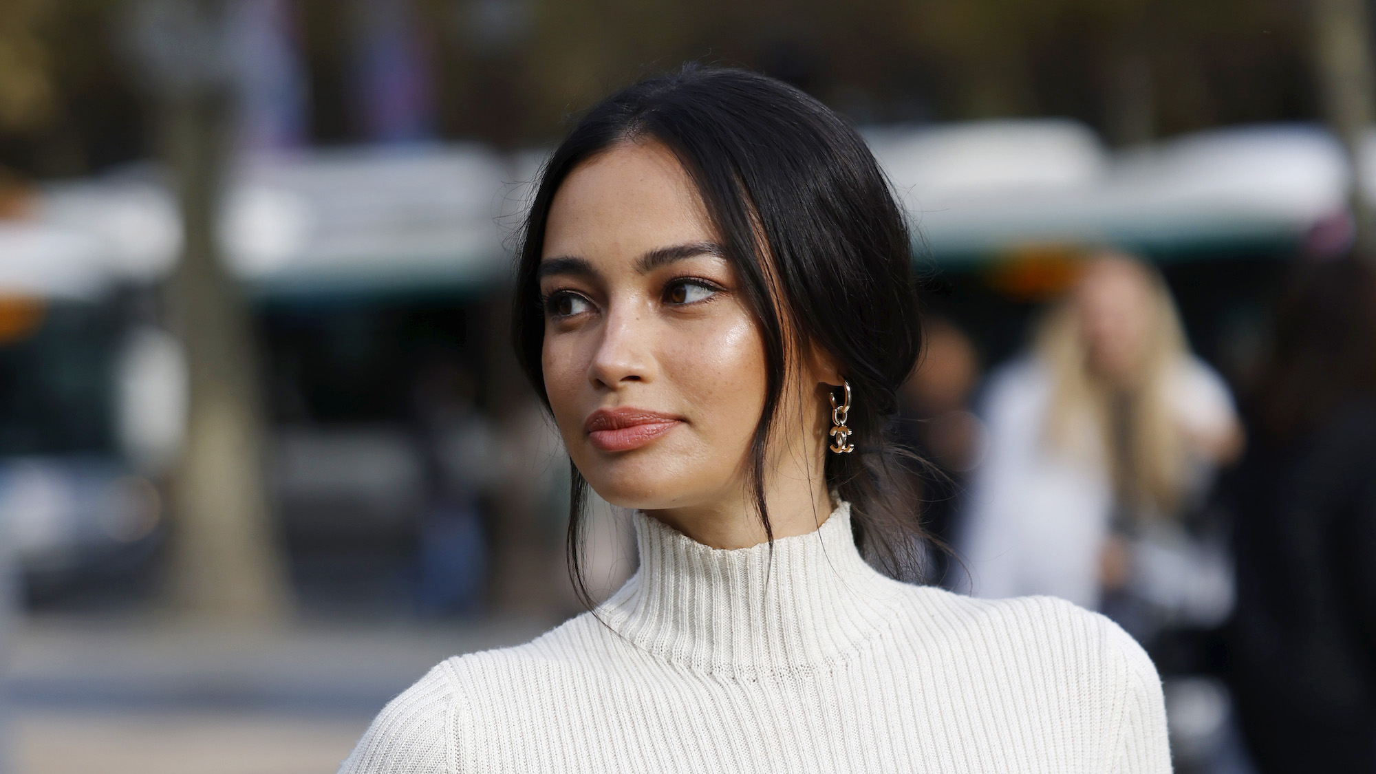 Kelsey Merritt wears white turtleneck long sleeves sweater dress with glowy skin - vieve super skin nova review