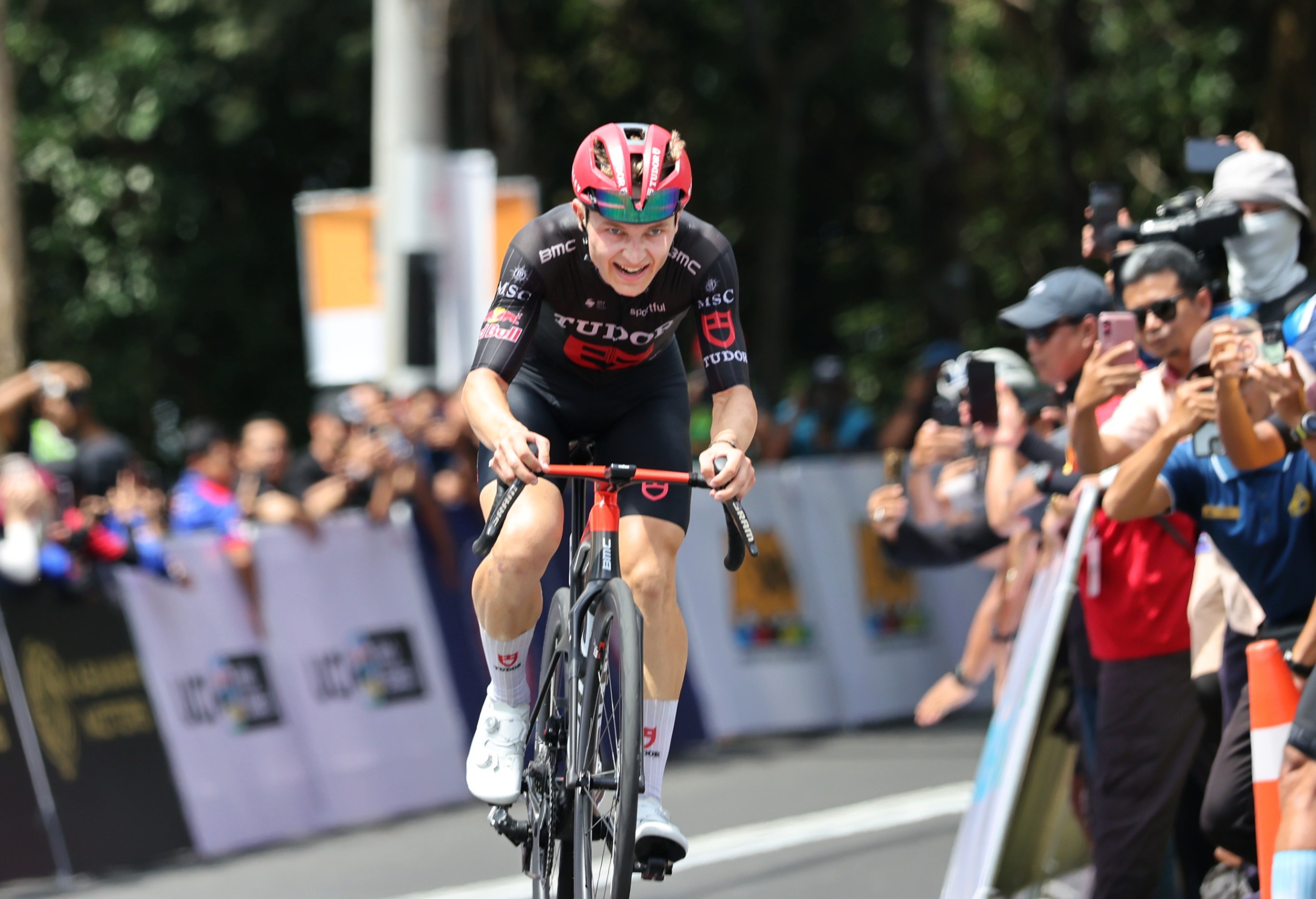 Lennart Jasch charges top of Gunung Jerai to claim stage 2 of Le Tour de Langkawi and leap into the overall lead