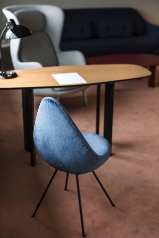 The room is Jacobsen’s 'Drop' chair